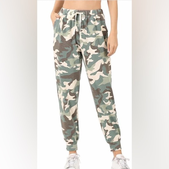 Zenana Outfitters Green and Gray Joggers - Picture 1 of 8